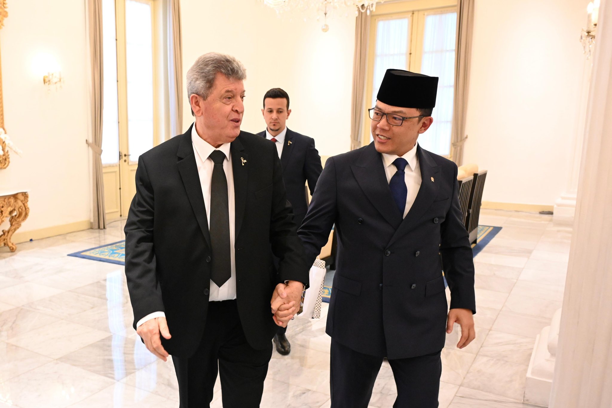 Zuhair Al-Shun dan Sugiono