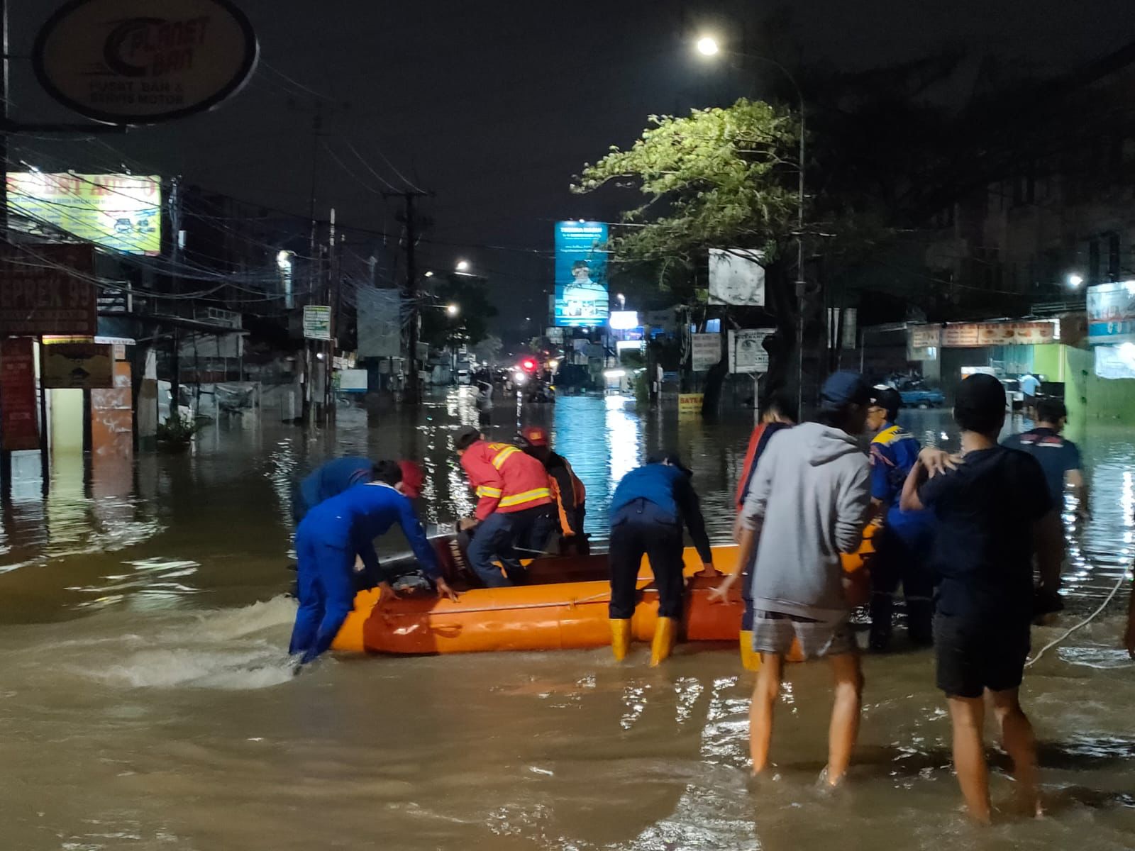Evakuasi Warga Banjir Tersendat, BPBD Tangerang Kekurangan Perahu
