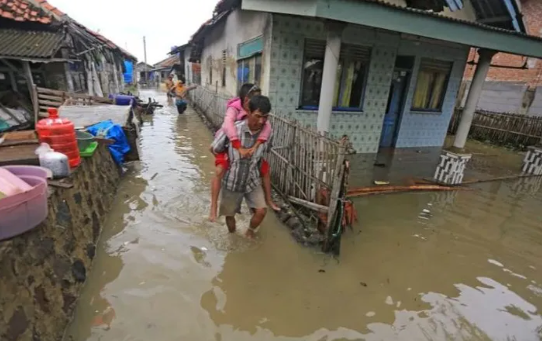 Banjir Rendam 5 RT dan 3 Ruas Jalan di Jakarta, TPU Pondok Kelapa Turut Tergenang
