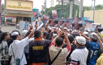 Massa Geruduk Polres Depok Tuntut Keadilan Terkait Pengeroyokan Tewaskan Satu Orang Diduga Libatkan Anggota TNI AL