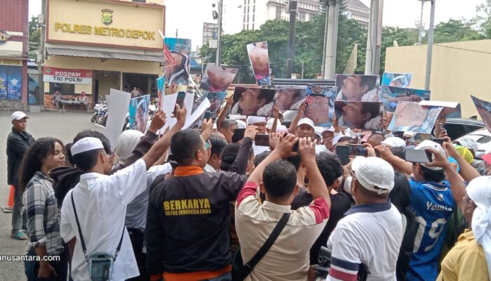 Massa Geruduk Polres Depok Tuntut Keadilan Terkait Pengeroyokan Tewaskan Satu Orang Diduga Libatkan Anggota TNI AL