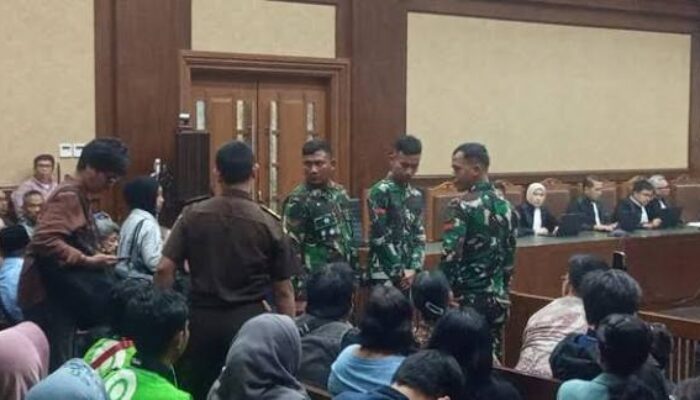 Amnesty Kritik Kehadiran TNI di Sidang Nadiem: Ruang Peradilan Harus Bebas Militer