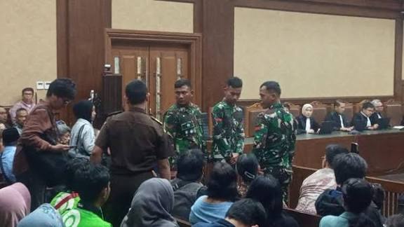 Amnesty Kritik Kehadiran TNI di Sidang Nadiem: Ruang Peradilan Harus Bebas Militer