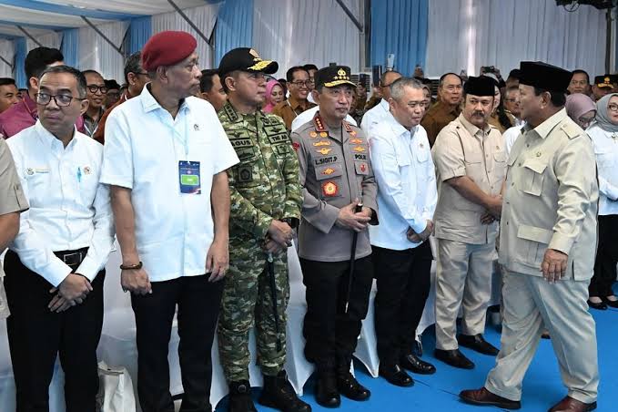 Puji Panglima dan Kapolri Tidak Pelit, Presiden Prabowo : Berprestasi, Naikin Pangkat