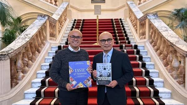 Mendunia! Buku Rasa Bhayangkara Nusantara English Version Diserahkan ke Dubes RI untuk Inggris