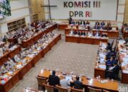 8 Jurus Reformasi Polri! Komisi III DPR: Posisi Polri di Bawah Presiden Bukan Kementerian & Kapolri Diangkat Serta Diberhentikan Preside