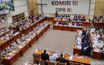 8 Jurus Reformasi Polri! Komisi III DPR: Posisi Polri di Bawah Presiden Bukan Kementerian & Kapolri Diangkat Serta Diberhentikan Preside