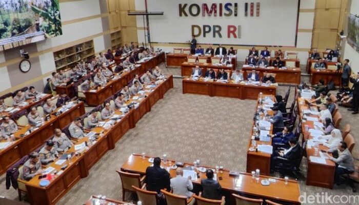 Rama-ramai Dukung Polri di Bawah Presiden Bukan Kementerian