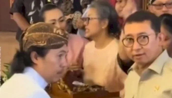 Ricuh Penyerahan SK Keraton Solo! Putri PB XIII Naik Mimbar, Protes Menteri Fadli Zon