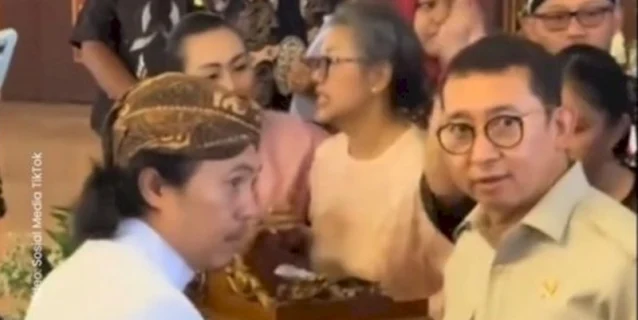 Ricuh Penyerahan SK Keraton Solo! Putri PB XIII Naik Mimbar, Protes Menteri Fadli Zon
