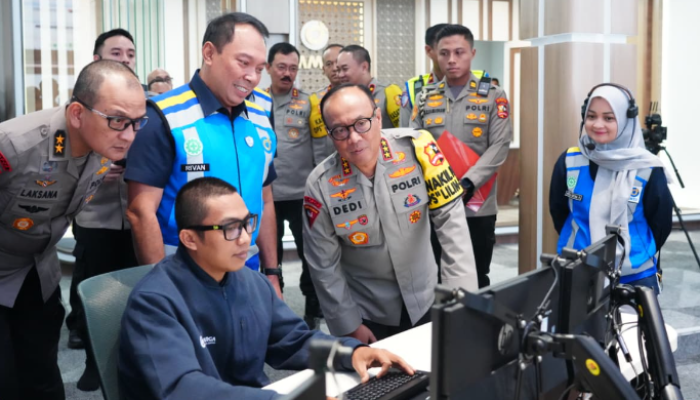 Monitoring Arus Balik di Jatiasih, Wakapolri Pastikan Nataru Aman Kondusif