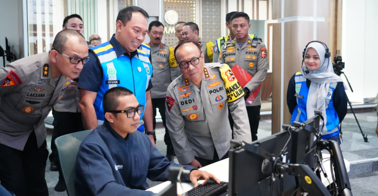 Monitoring Arus Balik di Jatiasih, Wakapolri Pastikan Nataru Aman Kondusif