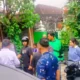 Eviana saat menghentikan penjambret setelah menabrakkan motornya ke motor pelaku. Foto: Dok. Polresta Yogyakarta