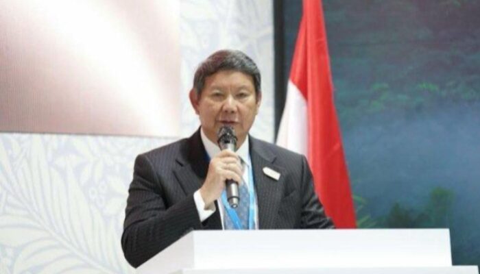 Hashim Ungkap Rencana Pemerintah Bagikan HP Gratis untuk Warga