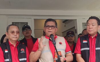 Dirut BEI & 4 Petinggi OJK Mundur di Tengah IHSG Ambruk, Hasto: Negara Harus Solid Hadapi Krisis