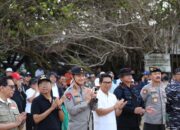 Kapolda Bali Pimpin Aksi Bersih Pantai Kedonganan Bersama 5.000 Relawan