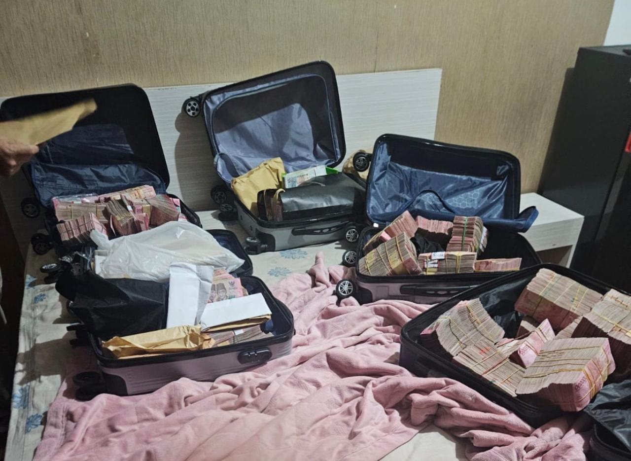 KPK Sita 5 Koper Uang Rp5 Miliar dalam Penggeledahan Kasus Bea Cukai