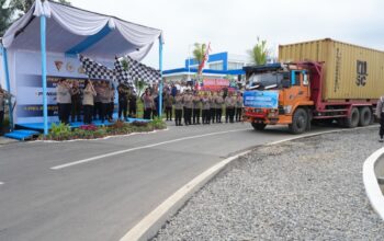 Lepas 22 Kontainer Bantuan, Kapolri Pastikan Bantuan Terdistribusi Merata hingga Wilayah Terdampak Terpencil