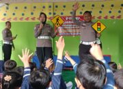 Polisi Sahabat Anak, Satlantas Polres Mojokerto Tanamkan Budaya Tertib Lalu Lintas di KB/TK Plus Al Falah Pungging
