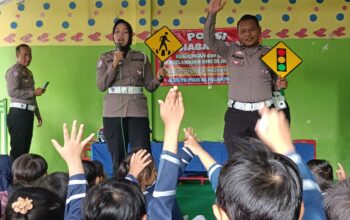 Polisi Sahabat Anak, Satlantas Polres Mojokerto Tanamkan Budaya Tertib Lalu Lintas di KB/TK Plus Al Falah Pungging