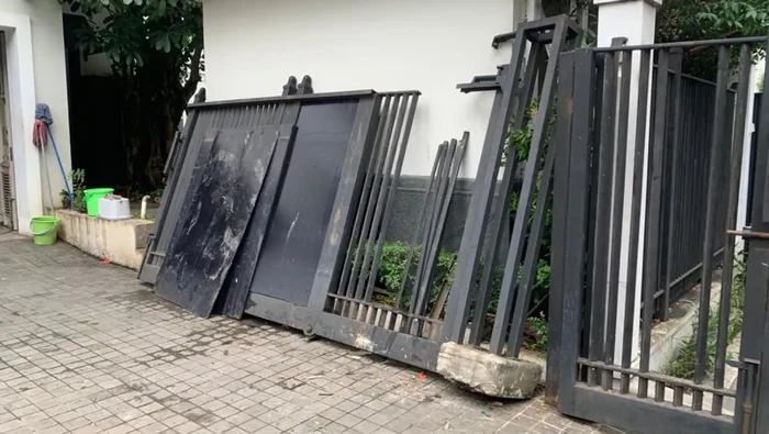 Wanita Muda Penabrak Rumah Jusuf Kalla Ganti Rugi 25 Juta