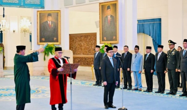 Presiden Prabowo Resmi Lantik Adies Kadir Hakim MK dan Juda Agung Wamenkeu