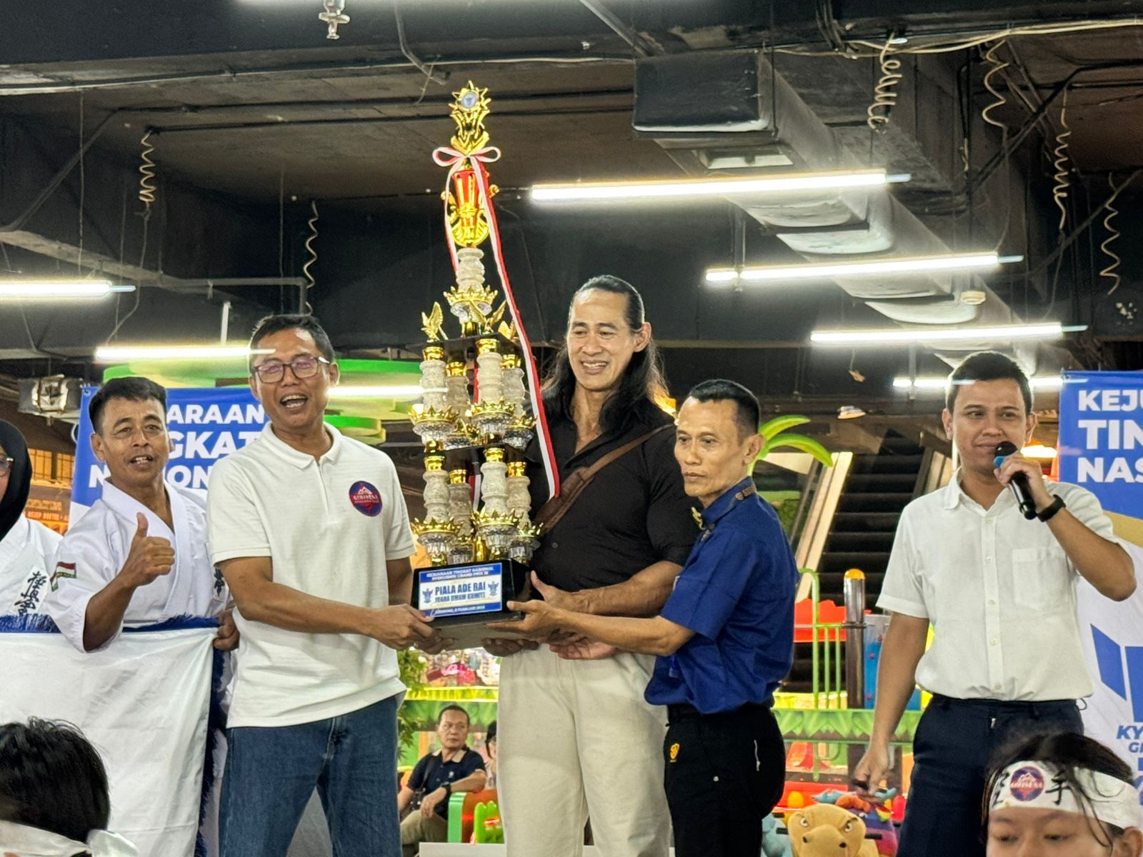 Transformasi Berbuah Emas: Girisena Juara Umum Kyokushin Grand Prix 16