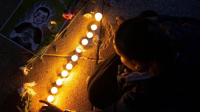 Ratusan Warga Gelar Aksi Lilin di Kota Meksiko, Desak Hentikan Kekerasan terhadap Aktivis HAM