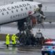 Air Canada Tabrak Truk Pemadam Di Bandara Laguardia