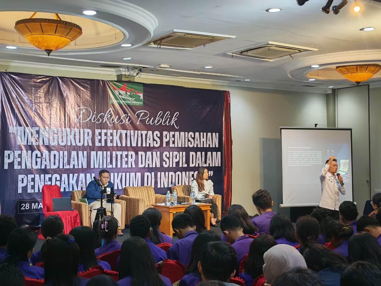 Aliansi Mahasiswa Diskusi Publik