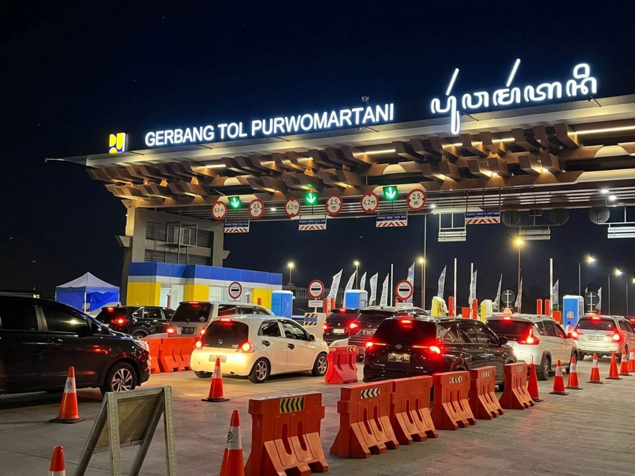 Gerbang Tol Purwomartani Macet