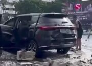 Mobil Masuk ke Kolam Bundaran HI Rabu Pagi