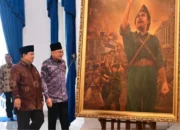 Momen Hangat Prabowo Sambut PM Malaysia Anwar Ibrahim di Istana