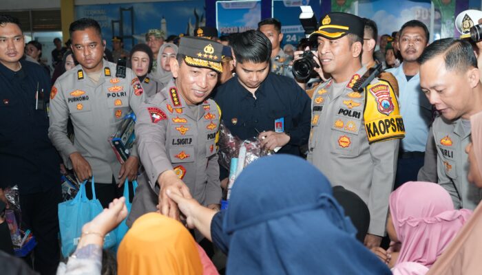 Kapolri Pantau Mudik di Terminal Purabaya, Optimalkan Pelayanan Terbaik untuk Masyarakat