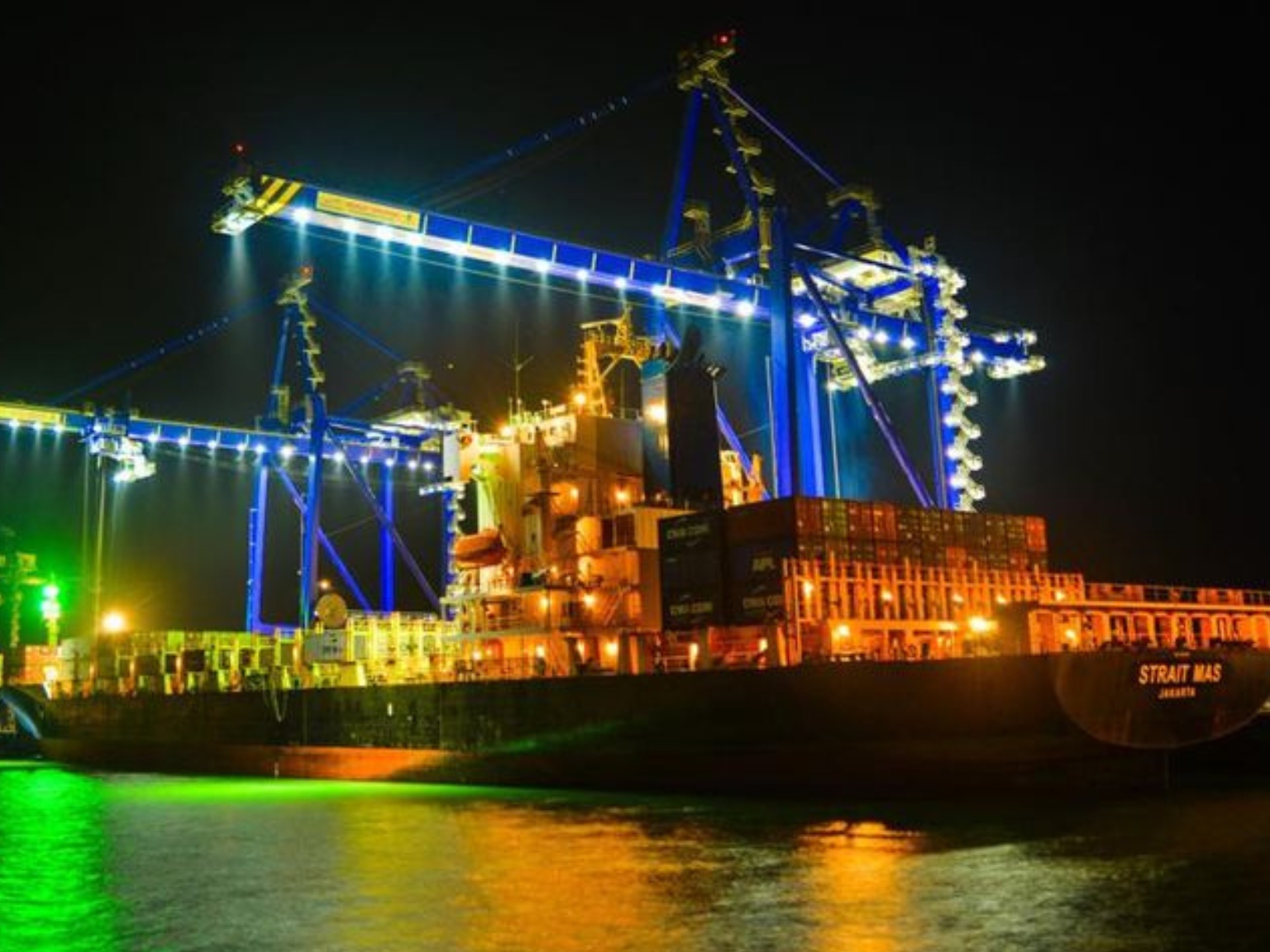Pelindo Pelabuhan Malam Hari
