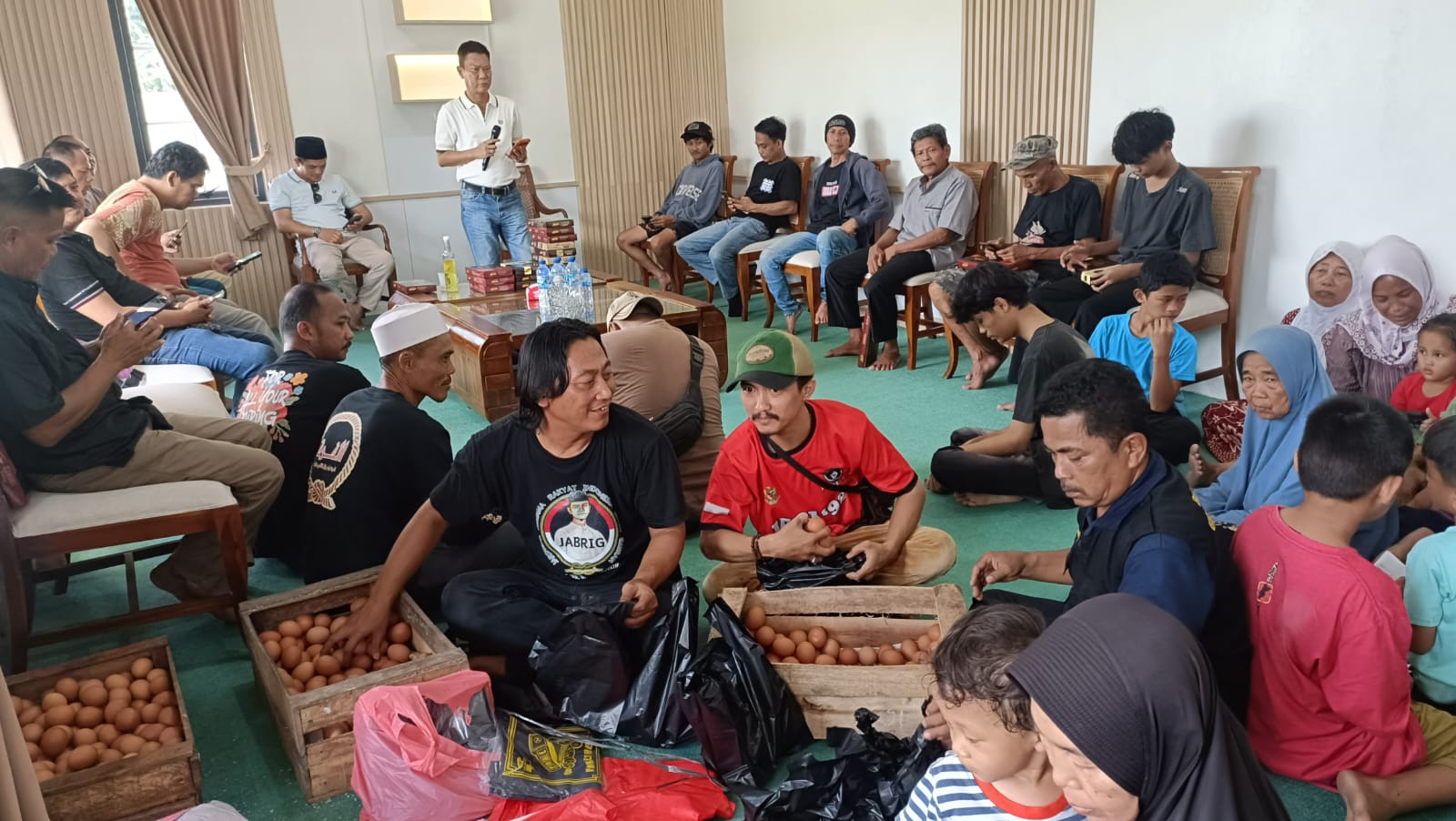 Thr Telor Dan Beras Untuk Warga Jari98