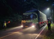 Truk Sumbu Tiga 1