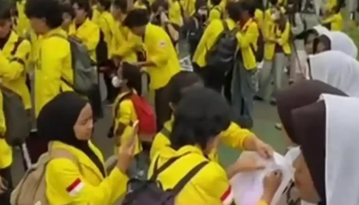 UI Minta Maaf Usai Mahasiswanya Coret Selendang Polwan Saat Demo di Mabes Polri
