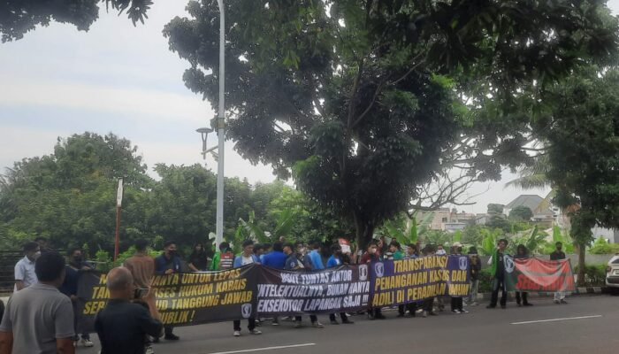 Mahasiswa Geruduk Mabes TNI, Tuntut Kasus Andrie Yunus Diadili di Peradilan Umum dan Proses Hukum Kabais