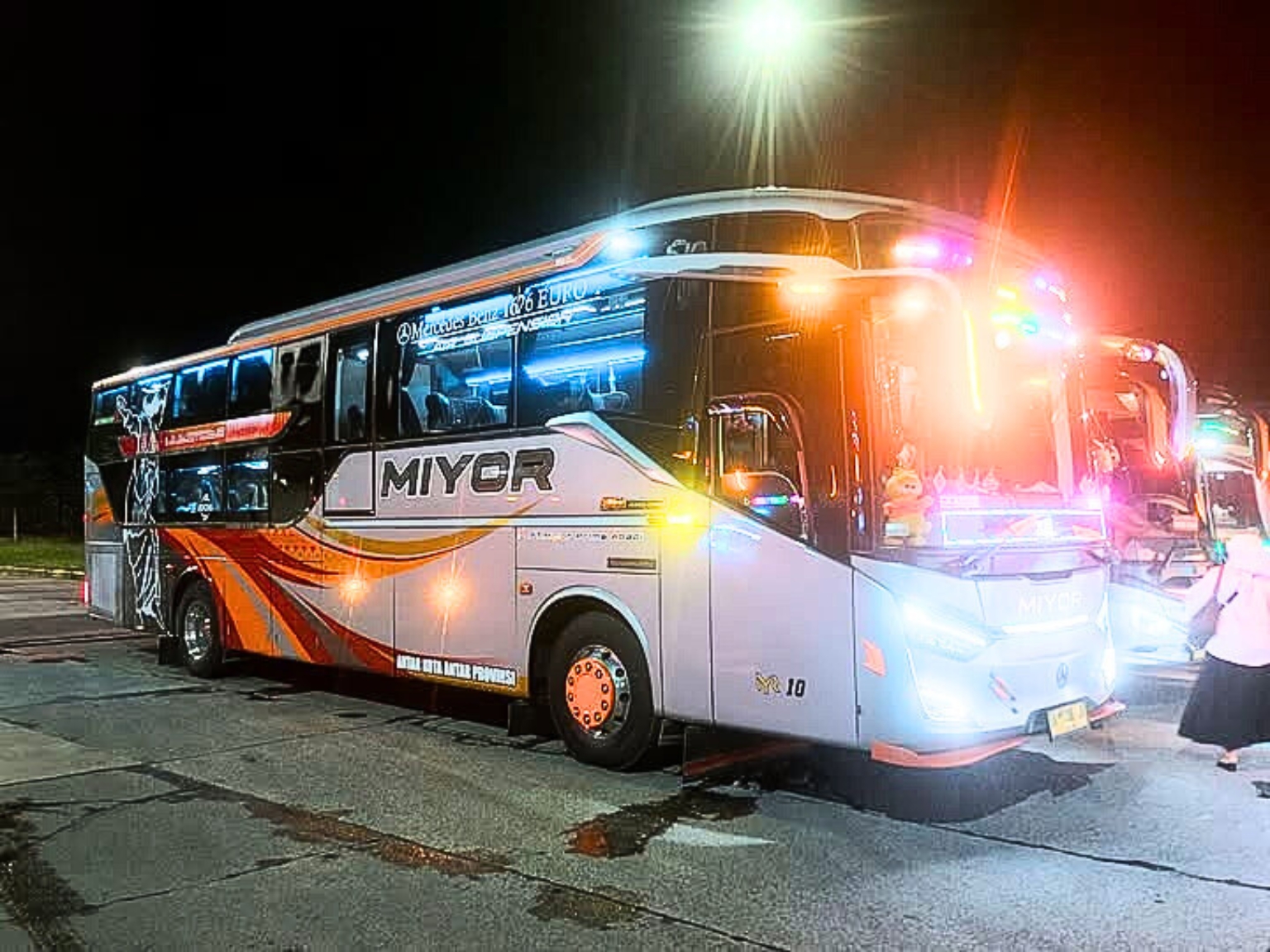 Bus Malam Mudik