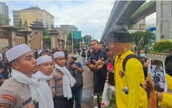 Parah! Mahasiswa yang Memaki Polisi saat Demo Catut Almamater UI, Kampus UI Kasih Penjelasan