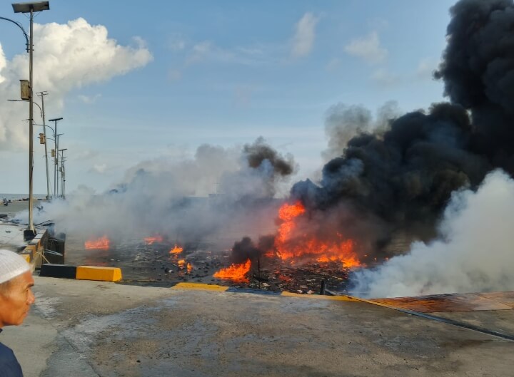 Kapal Muat Lpg Meledak Di Selayar Banten