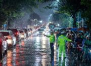 Jalur Pantura Pasuruan Terendam Banjir, Lalin Lumpuh Malam Ini