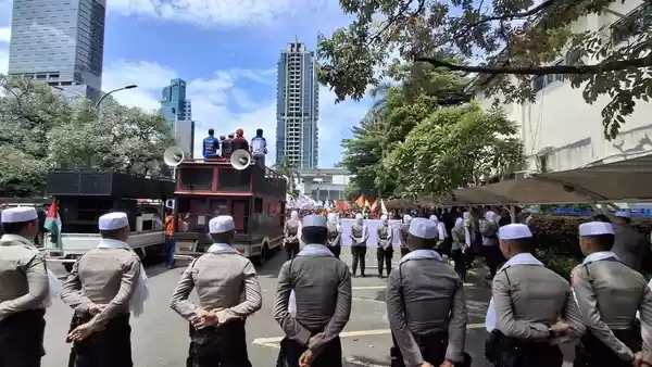 Polisi Berpeci Dikerahkan Untuk Kawal Demo Selama Bulan Ramadan Dokpolda Metro 1772607430100 169