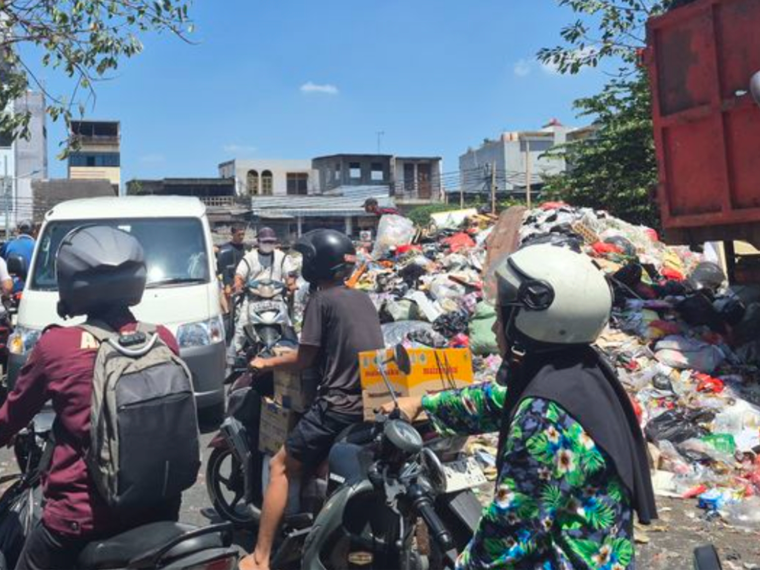Sampah Di Krukut Taman Sari