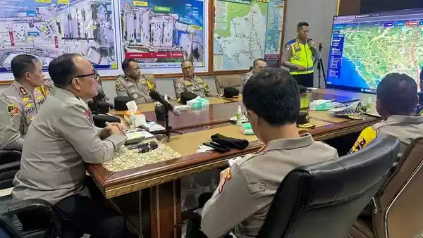 Wakapolri Mendengarkan Paparan Soal Strategi Memperlancar Arus Mudik Saat Meninjau Pelabuhan Bakauheni Rizkydetikcom 1773726964739 169