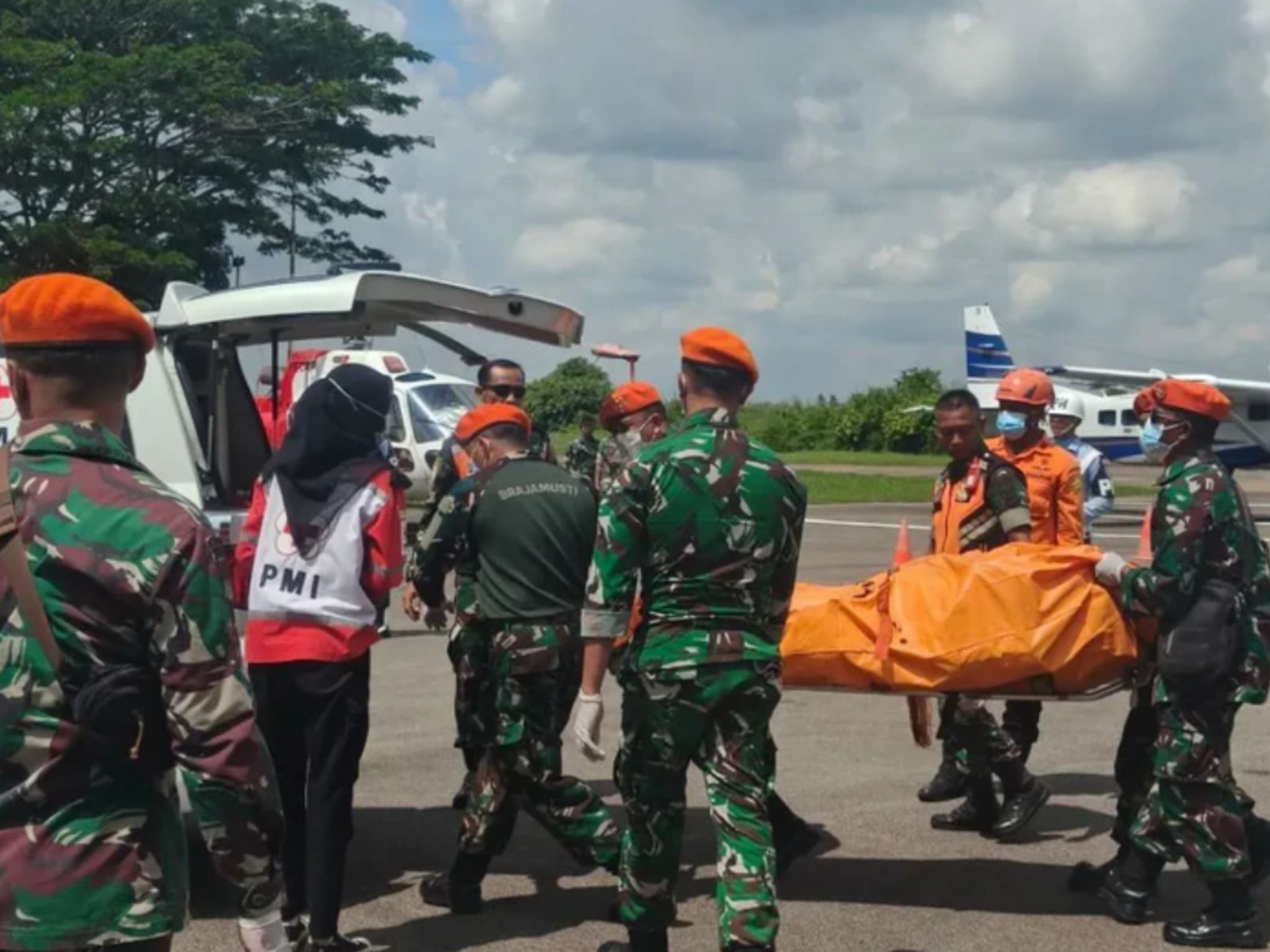 Korban Helikopter Jatuh Di Sekadau