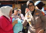 Polwan Polda Metro Jaya Sambut Hari Kartini dengan Berbagi ke Perempuan dan Kaum Rentan