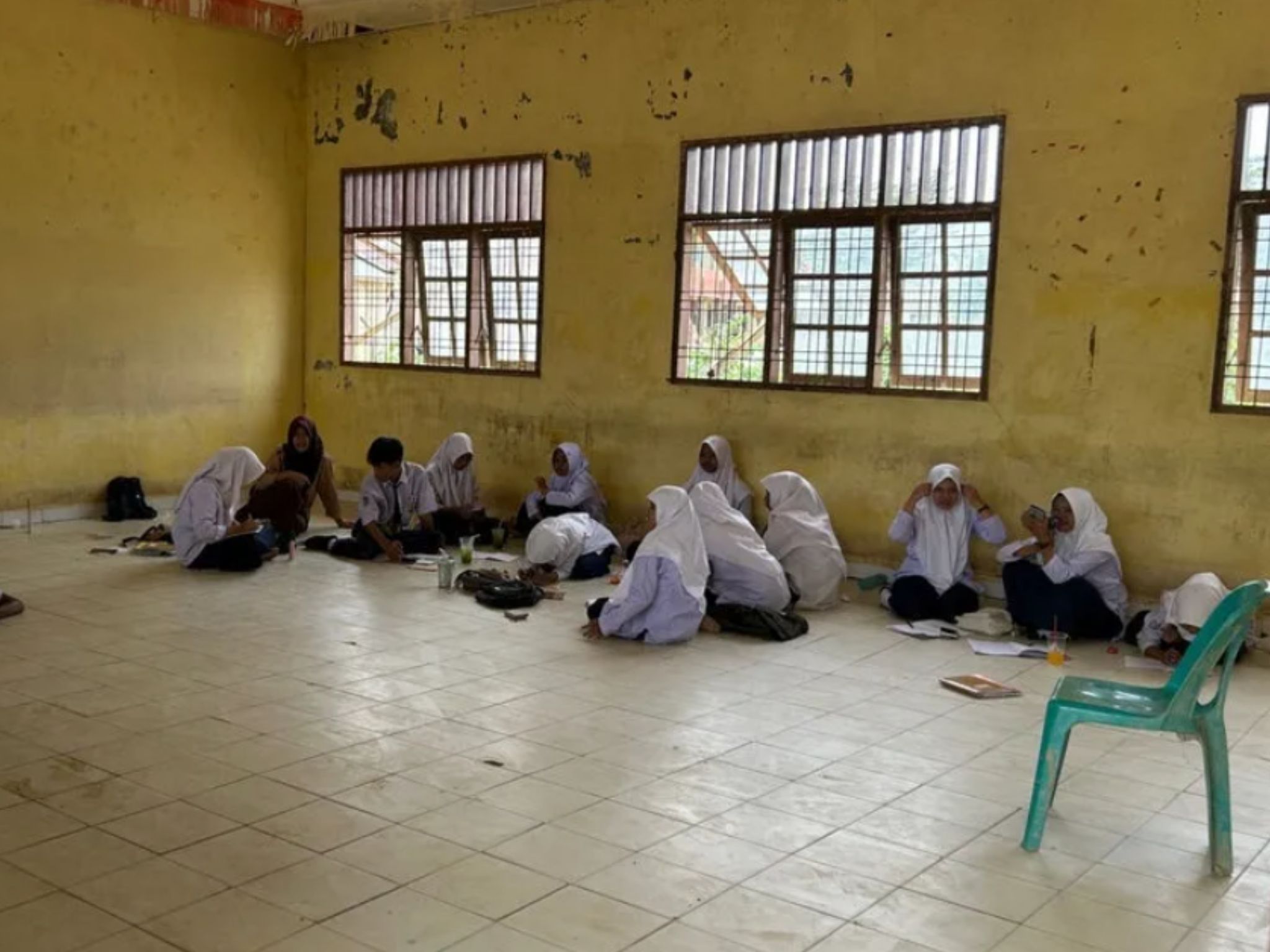 Suasana Kelas Smpn 1 Kuala Simpang Aceh