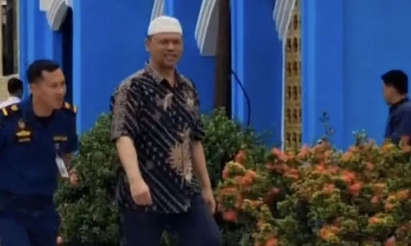 Viral Napi Korupsi Nongkrong Di Kafe